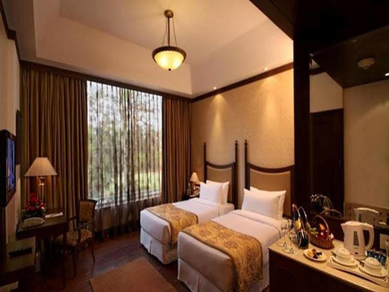 Country Inn & Suites By Radisson, Delhi Satbari New Delhi Exterior photo